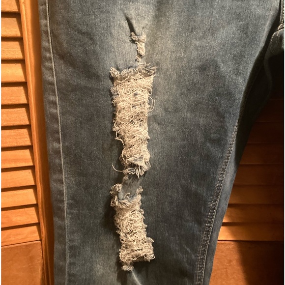 New & Ceci Los Angeles Blue Denim Distressed Ankle Jeans w/Embroidered Patches - Picture 9 of 16